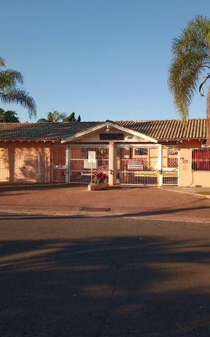 Casa de condomínio à venda com 106m², 2 quartos e 2 vagas Casa de condomínio à venda com 106m², 2 quartos e 2 vagasFachada