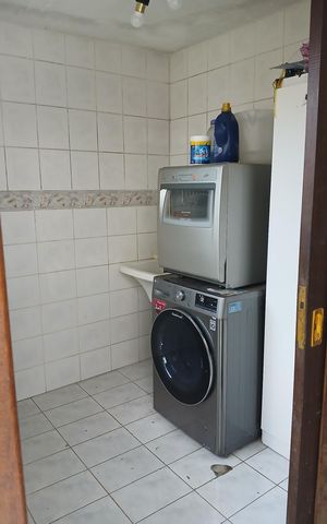 Casa de condomínio à venda com 280m², 4 quartos e 3 vagas Casa de condomínio à venda com 280m², 4 quartos e 3 vagasÁrea de serviço