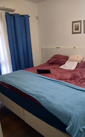 Casa de condomínio à venda com 280m², 4 quartos e 3 vagas Casa de condomínio à venda com 280m², 4 quartos e 3 vagasQuarto