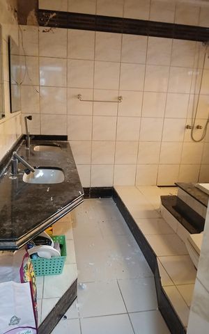 Casa de condomínio à venda com 280m², 4 quartos e 3 vagas Casa de condomínio à venda com 280m², 4 quartos e 3 vagasBanheiro