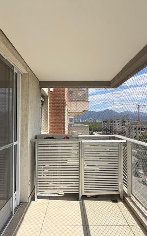 Apartamento para alugar com 74m², 2 quartos e 1 vagaSala - Varanda 