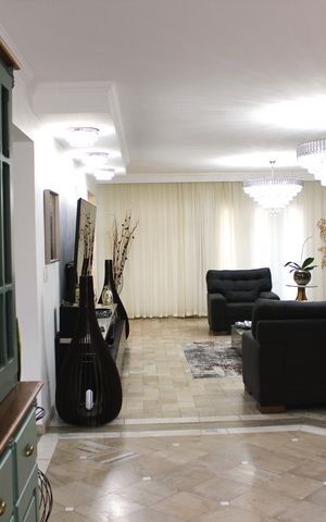Casa à venda com 390m², 4 quartos e 2 vagasSala