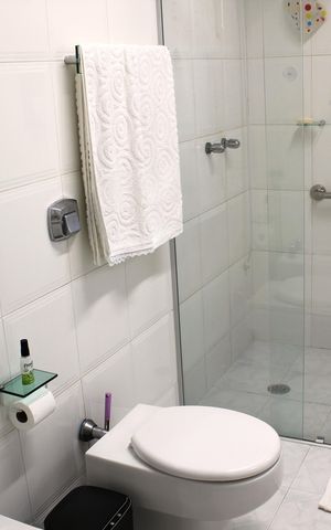 Casa à venda com 390m², 4 quartos e 2 vagasBanheiro da Suíte
