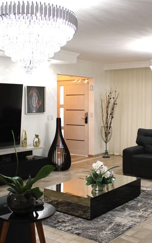 Casa à venda com 390m², 4 quartos e 2 vagasSala