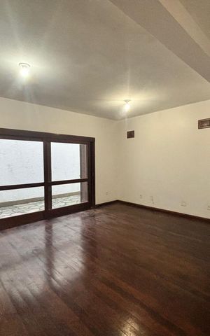 Casa para alugar com 418m², 4 quartos e 4 vagas