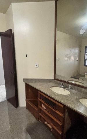Casa para alugar com 418m², 4 quartos e 4 vagas