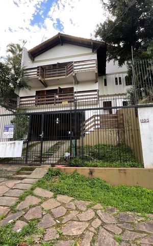 Casa para alugar com 418m², 4 quartos e 4 vagas Casa para alugar com 418m², 4 quartos e 4 vagasFachada