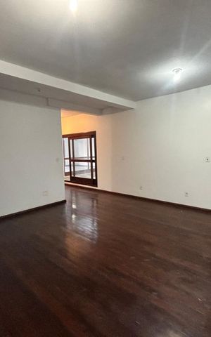 Casa para alugar com 418m², 4 quartos e 4 vagas