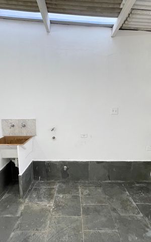 Casa para alugar com 69m², 2 quartos e 2 vagas Casa para alugar com 69m², 2 quartos e 2 vagasÁrea de serviço