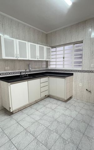 Casa para alugar com 69m², 2 quartos e 2 vagas Casa para alugar com 69m², 2 quartos e 2 vagasCozinha