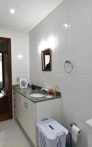 Casa à venda com 166m², 4 quartos e 2 vagasBanheiro 2