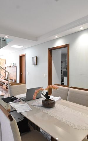Casa à venda com 166m², 4 quartos e 2 vagasSala