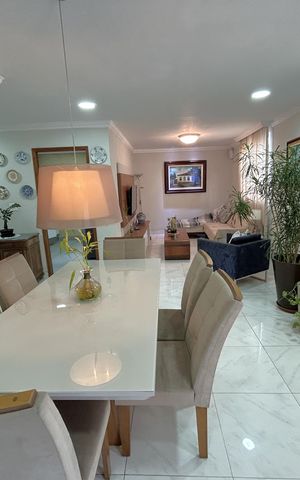 Casa à venda com 240m², 3 quartos e 2 vagasSala