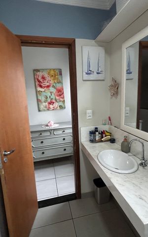 Casa à venda com 240m², 3 quartos e 2 vagasBanheiro 1