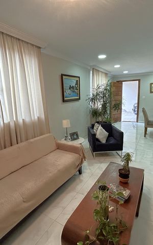 Casa à venda com 240m², 3 quartos e 2 vagasSala