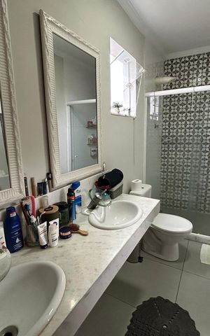 Casa à venda com 240m², 3 quartos e 2 vagasBanheiro da Suíte