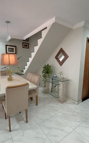 Casa à venda com 240m², 3 quartos e 2 vagasSala