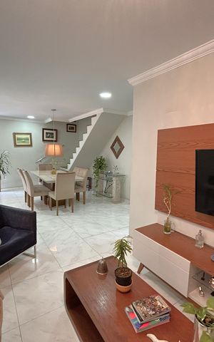 Casa à venda com 240m², 3 quartos e 2 vagasSala