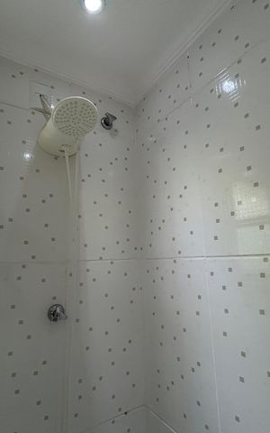 Casa à venda com 240m², 3 quartos e 2 vagasBanheiro 2