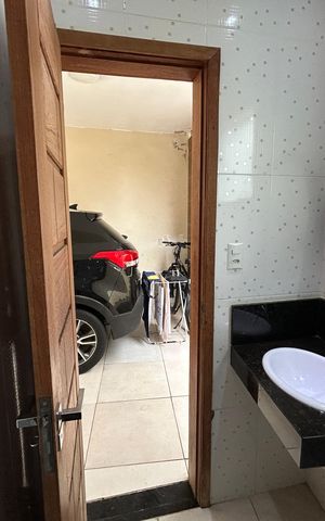 Casa à venda com 240m², 3 quartos e 2 vagasBanheiro 2