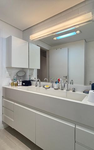 Apartamento para alugar com 165m², 3 quartos e 2 vagas Apartamento para alugar com 165m², 3 quartos e 2 vagasBanheiro quarto 1