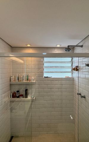 Apartamento para alugar com 165m², 3 quartos e 2 vagas Apartamento para alugar com 165m², 3 quartos e 2 vagasBanheiro quarto 1