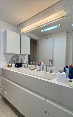 Apartamento para alugar com 165m², 3 quartos e 2 vagas Apartamento para alugar com 165m², 3 quartos e 2 vagasBanheiro quarto 1