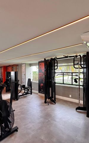 Apartamento à venda com 156m², 3 quartos e 2 vagas Apartamento à venda com 156m², 3 quartos e 2 vagasÁrea comum