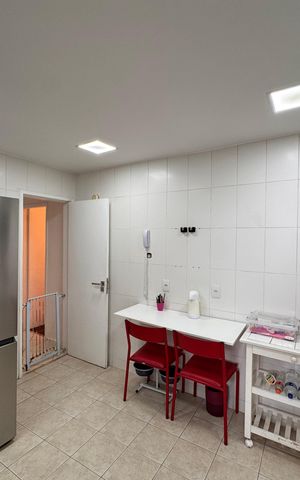 Apartamento à venda com 156m², 3 quartos e 2 vagas Apartamento à venda com 156m², 3 quartos e 2 vagasCozinha e Área de Serviço