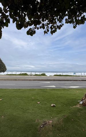Apartamento à venda com 156m², 3 quartos e 2 vagas Apartamento à venda com 156m², 3 quartos e 2 vagasVista da praia