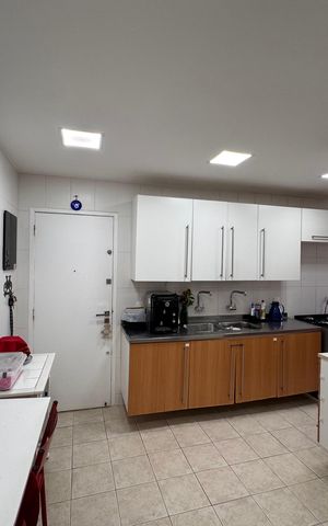 Apartamento à venda com 156m², 3 quartos e 2 vagas Apartamento à venda com 156m², 3 quartos e 2 vagasCozinha e Área de Serviço
