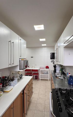 Apartamento à venda com 156m², 3 quartos e 2 vagas Apartamento à venda com 156m², 3 quartos e 2 vagasCozinha e Área de Serviço