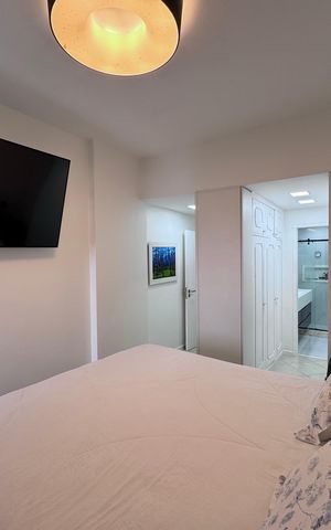 Apartamento à venda com 156m², 3 quartos e 2 vagas Apartamento à venda com 156m², 3 quartos e 2 vagasSuíte