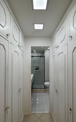 Apartamento à venda com 156m², 3 quartos e 2 vagas Apartamento à venda com 156m², 3 quartos e 2 vagasSuíte - Closet