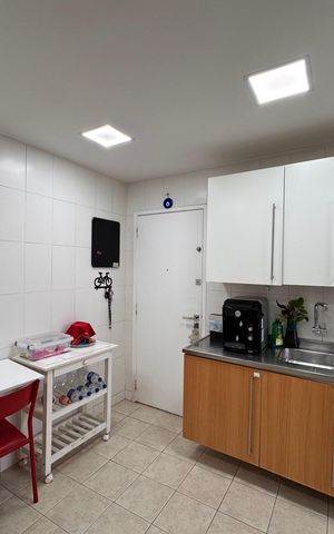 Apartamento à venda com 156m², 3 quartos e 2 vagas Apartamento à venda com 156m², 3 quartos e 2 vagasCozinha e Área de Serviço