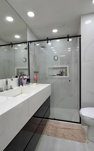 Apartamento à venda com 156m², 3 quartos e 2 vagas Apartamento à venda com 156m², 3 quartos e 2 vagasSuíte