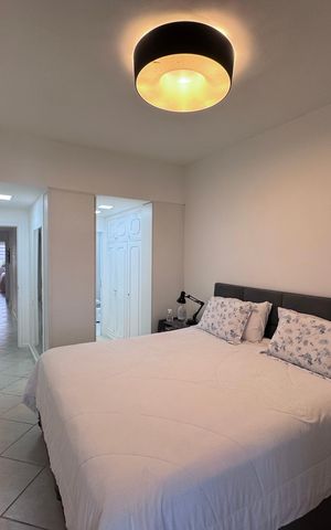 Apartamento à venda com 156m², 3 quartos e 2 vagas Apartamento à venda com 156m², 3 quartos e 2 vagasSuíte