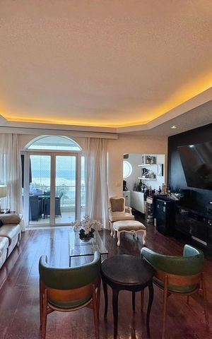 Apartamento à venda com 156m², 3 quartos e 2 vagas Apartamento à venda com 156m², 3 quartos e 2 vagasSala