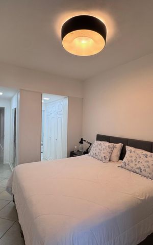 Apartamento à venda com 156m², 3 quartos e 2 vagas Apartamento à venda com 156m², 3 quartos e 2 vagasSuíte