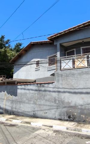 Casa à venda com 186m², 3 quartos e 4 vagas Casa à venda com 186m², 3 quartos e 4 vagasFachada