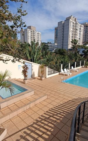 Casa de condomínio para alugar com 147m², 3 quartos e 4 vagas Casa de condomínio para alugar com 147m², 3 quartos e 4 vagasÁrea comum - Piscina