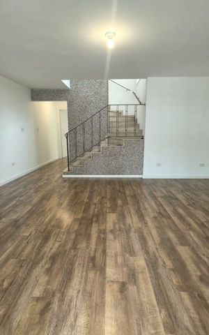 Casa para alugar com 200m², 4 quartos e 2 vagas Casa para alugar com 200m², 4 quartos e 2 vagasSala