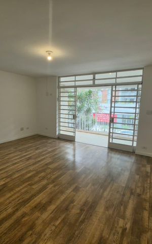 Casa para alugar com 200m², 4 quartos e 2 vagas Casa para alugar com 200m², 4 quartos e 2 vagasSala