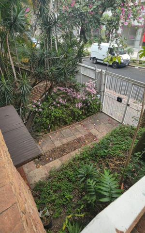 Casa para alugar com 200m², 4 quartos e 2 vagas Casa para alugar com 200m², 4 quartos e 2 vagasVista