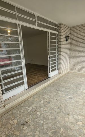Casa para alugar com 200m², 4 quartos e 2 vagas Casa para alugar com 200m², 4 quartos e 2 vagasVaranda