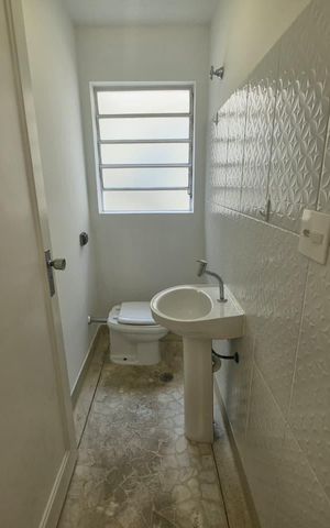Casa para alugar com 200m², 4 quartos e 2 vagas Casa para alugar com 200m², 4 quartos e 2 vagasBanheiro