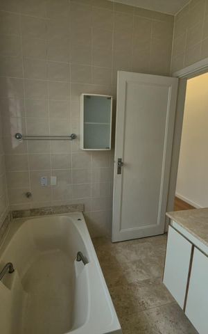 Casa para alugar com 200m², 4 quartos e 2 vagas Casa para alugar com 200m², 4 quartos e 2 vagasBanheiro