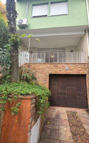Casa para alugar com 200m², 4 quartos e 2 vagas Casa para alugar com 200m², 4 quartos e 2 vagasFachada