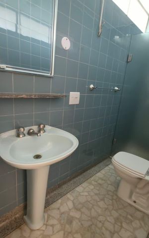 Casa para alugar com 200m², 4 quartos e 2 vagas Casa para alugar com 200m², 4 quartos e 2 vagasBanheiro