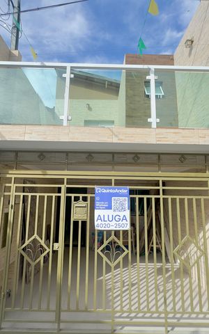 Casa para alugar com 130m², 2 quartos e 1 vaga Casa para alugar com 130m², 2 quartos e 1 vagaPlaca instalada na fachada do imóvel